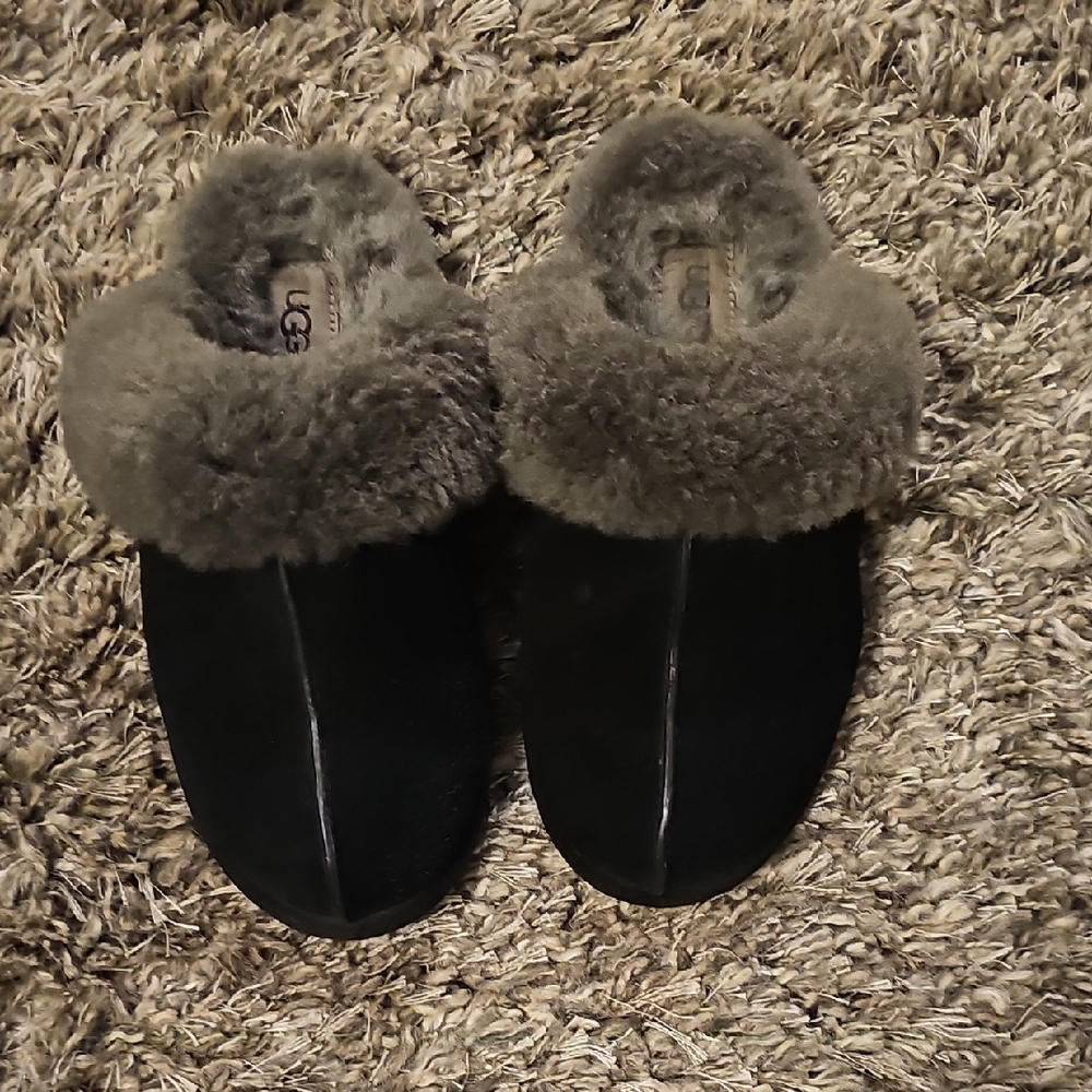 UGG Women's Black Scuffette Size 7